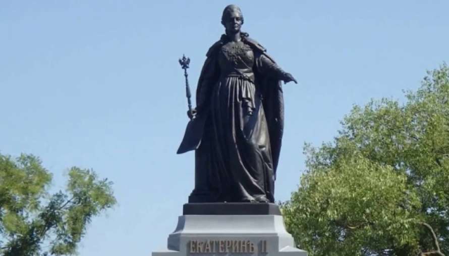 Памятник Екатерине II открыли в Симферополе