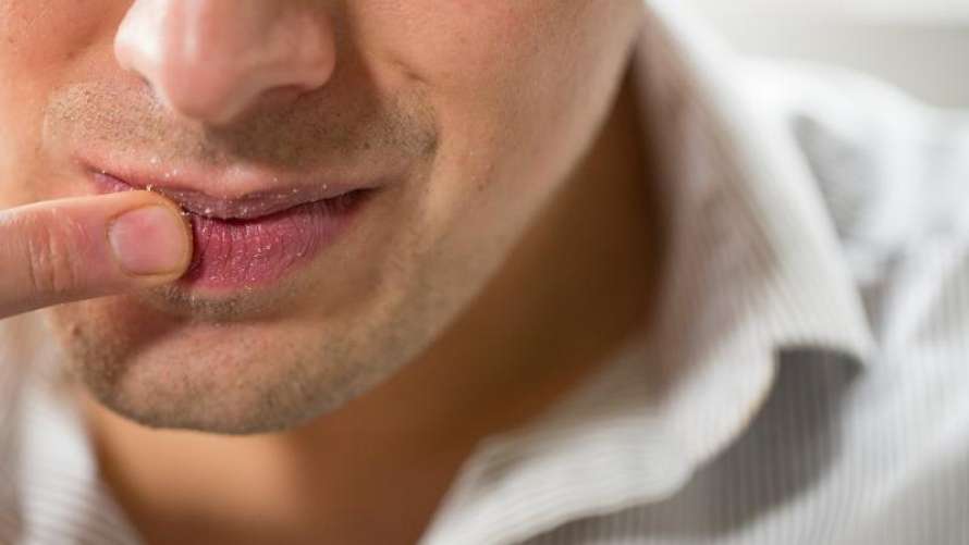 Солоно во рту причины у мужчин. Красивые мужские губы.
