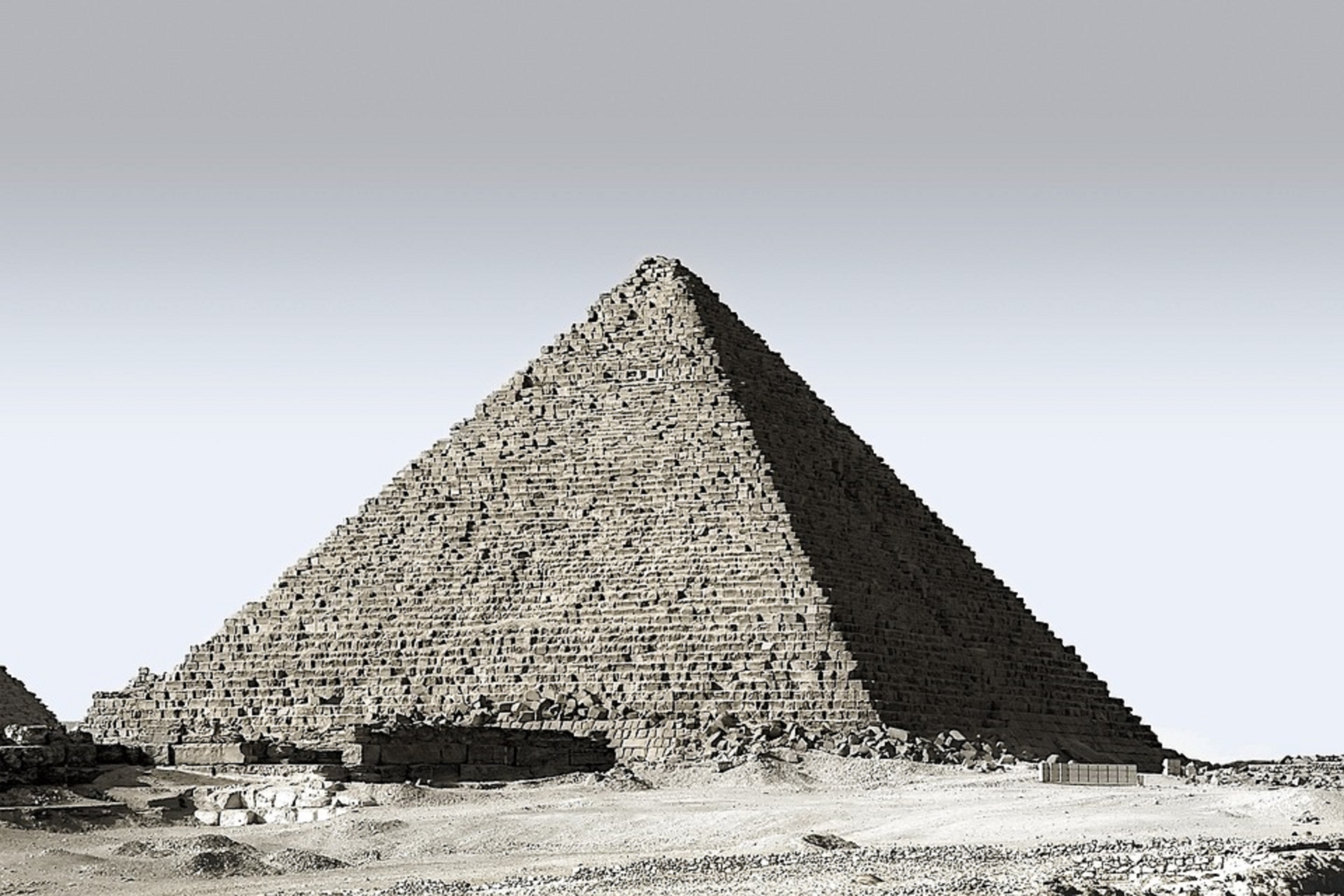 Виды пирамид архитектурные. Пирамида Хеопса древний Египет. Пирамида Хуфу Египет. Пирамида Хеопса (Хуфу). Пирамида Джосера в Египте.