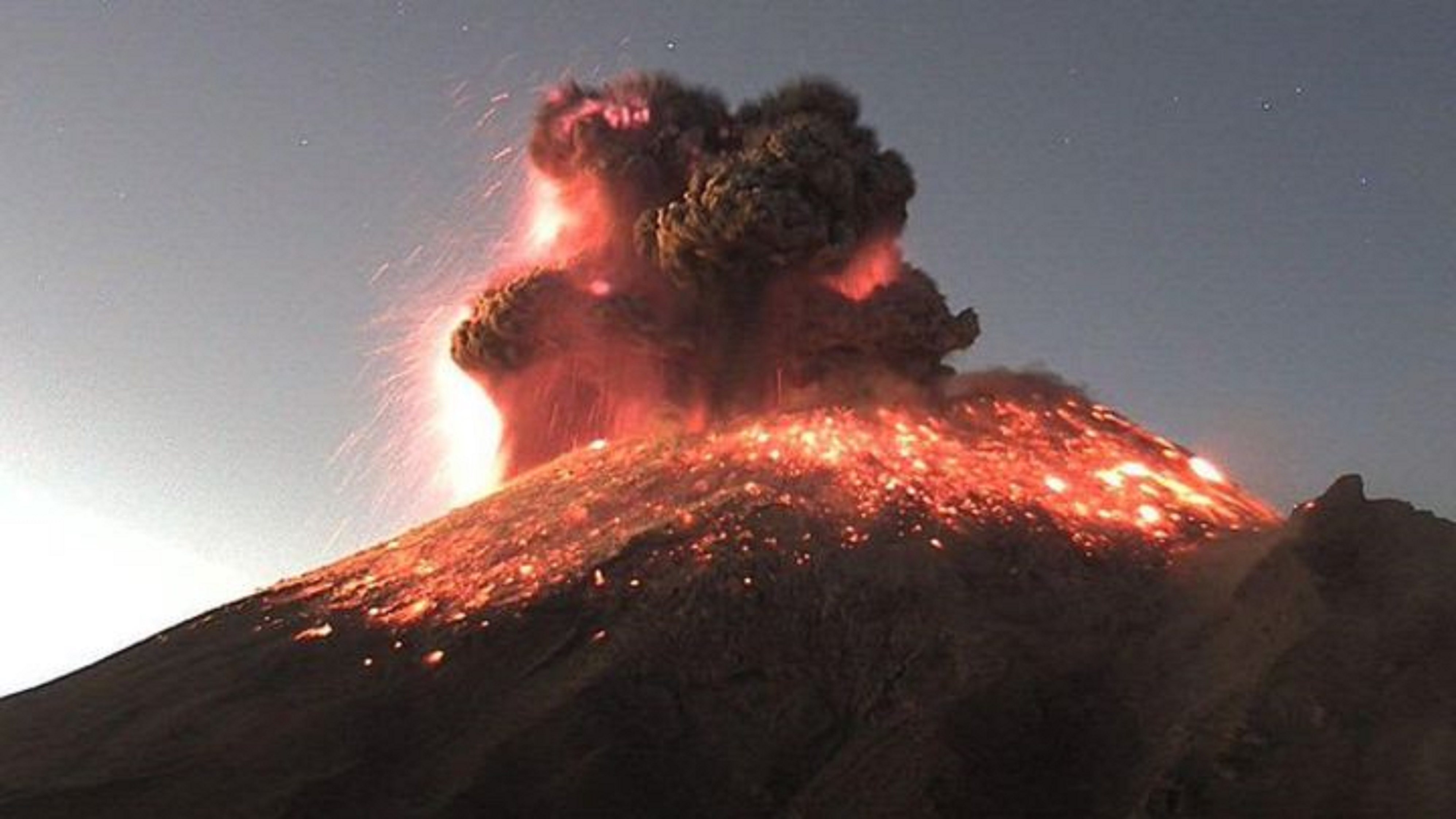 Самый опасный взрыв. Извержение вулкана Попокатепетль в Мексике. Мексика вулкан Попокатепетль. Мехико извержение вулкана Попокатепетль. 1.4 Вулкан Попокатепетль (Popocatepetl), Мексика.