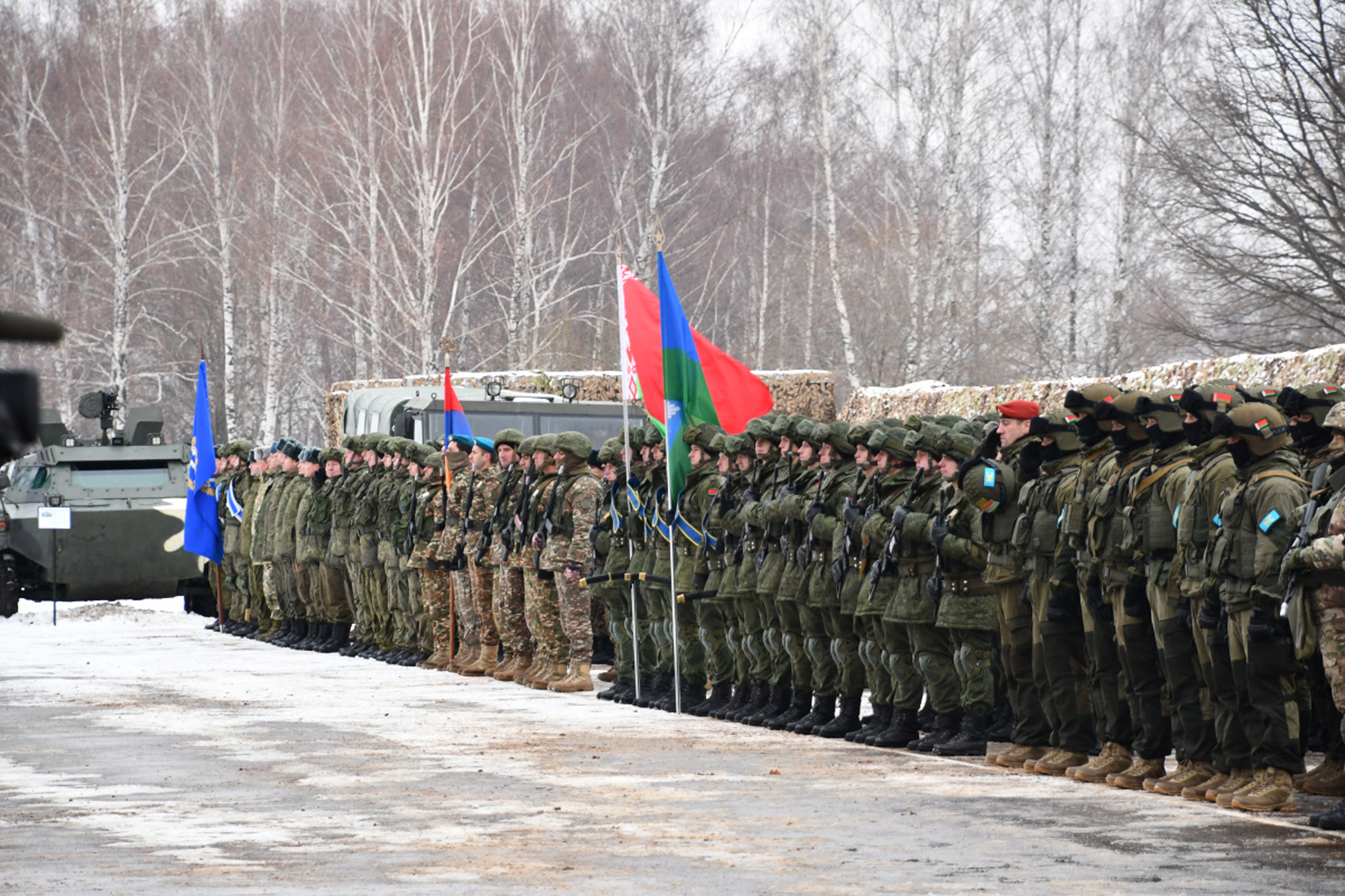 Российские войска входят. Миротворцы ОДКБ. Войска ОДКБ В Казахстане. Русские войска в Казахстане.