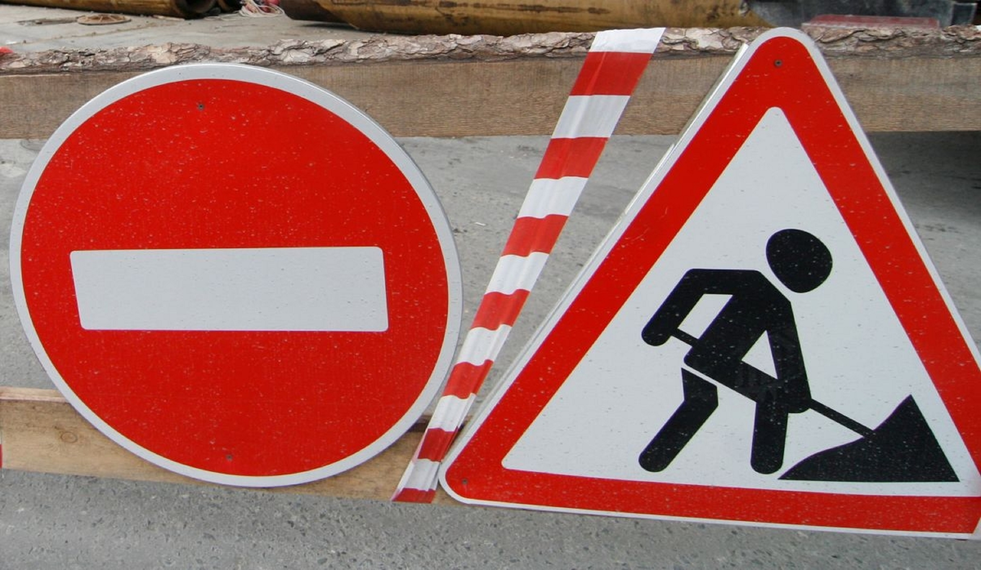 Перегородил дорогу что делать. Перекрытие дороги. Перекрыты дороги. Перегородил дорогу что делать. Перегородил дорогу что делать.