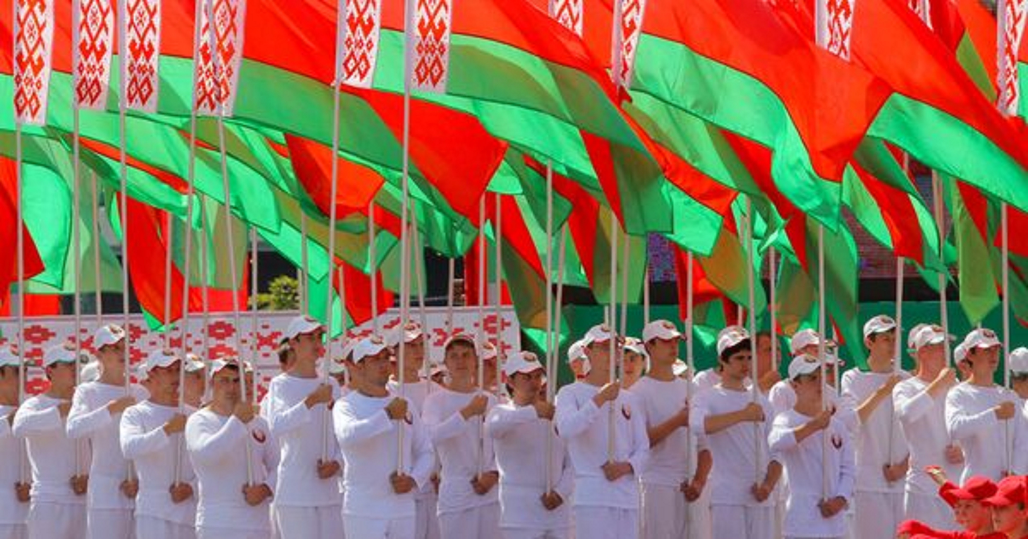 Национально патриотическая. Флаг независимости Беларуси. С праздником днём независимости Белоруссии. Патриотизм в Беларуси. Народ Беларусь флаг.